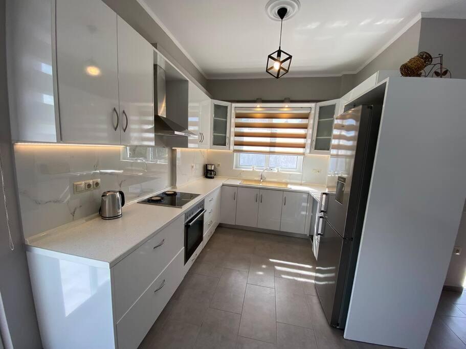 Keskos Luxury Villa Артемида Екстериор снимка